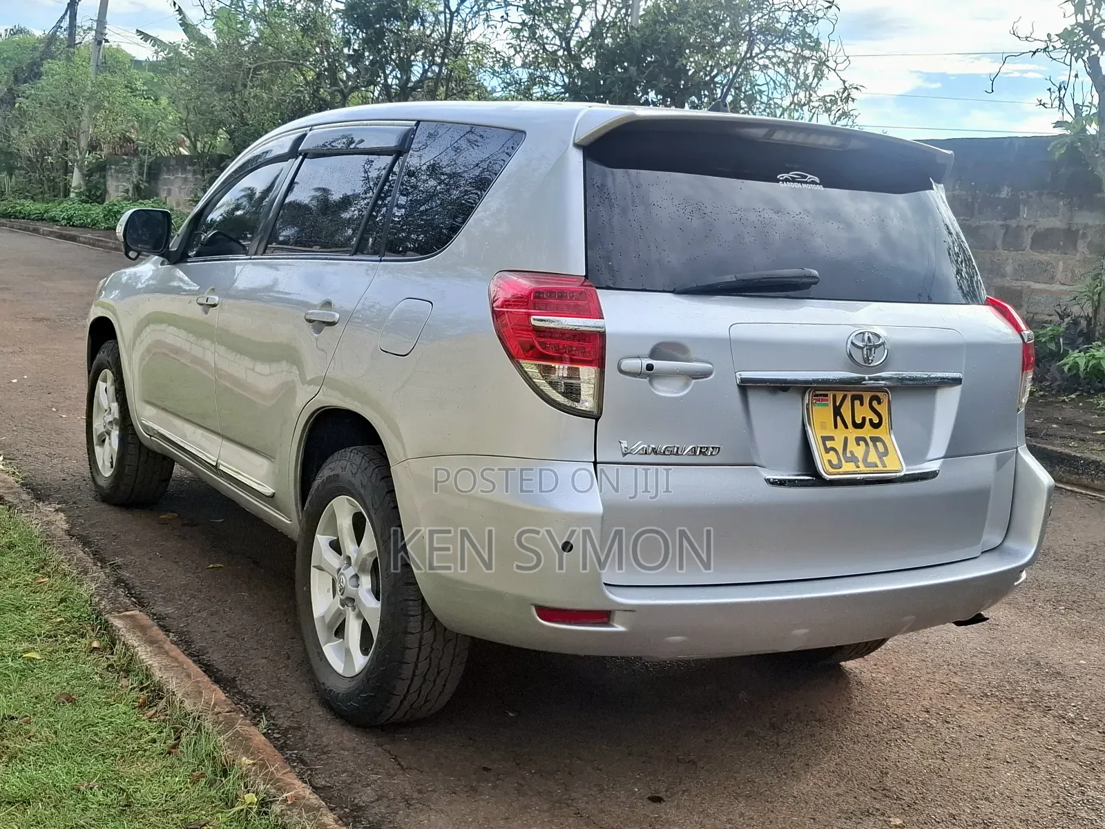 Toyota Vanguard 2012 Silver