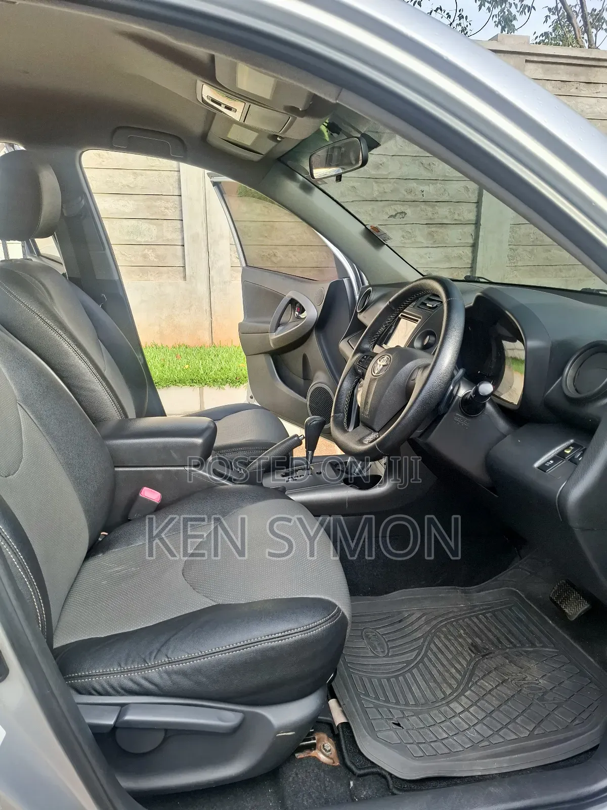 Toyota Vanguard 2012 Silver