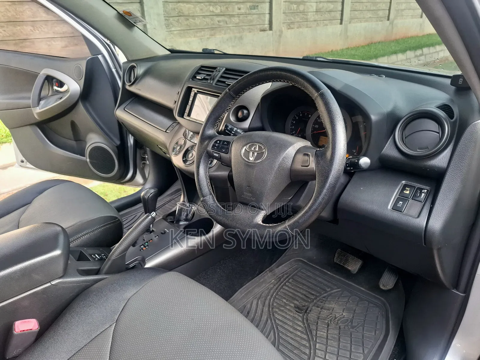 Toyota Vanguard 2012 Silver