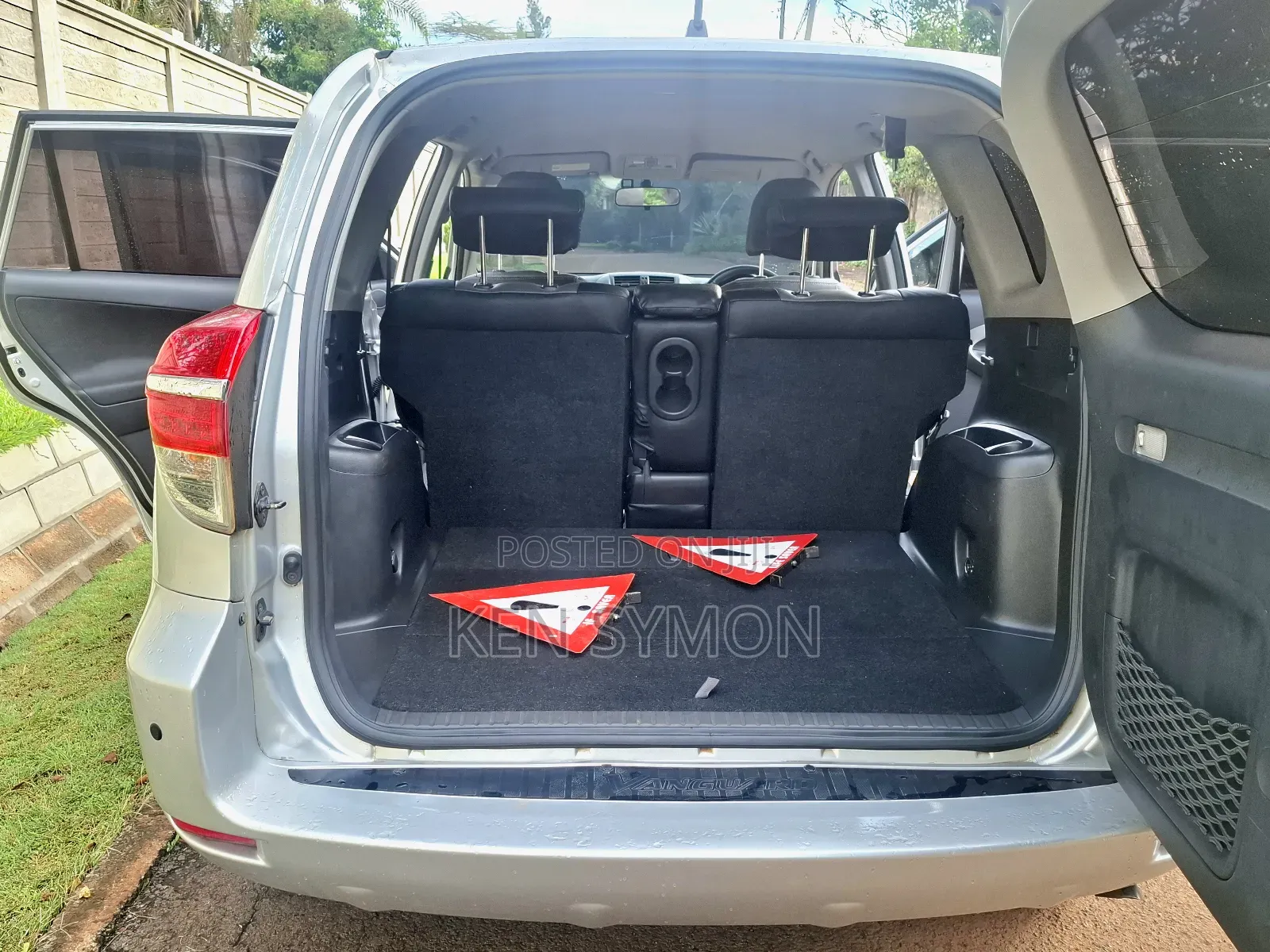 Toyota Vanguard 2012 Silver