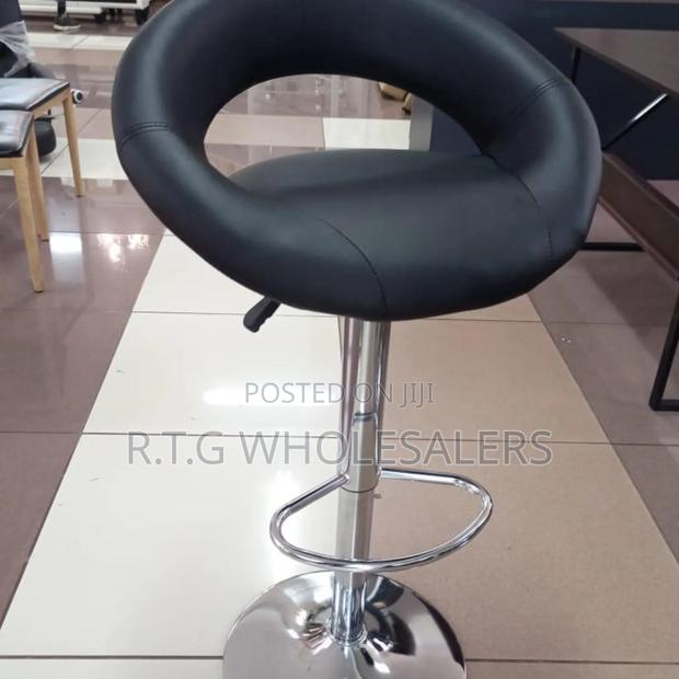 Contemporary Height-Adjustable Bar Chair With Footrest