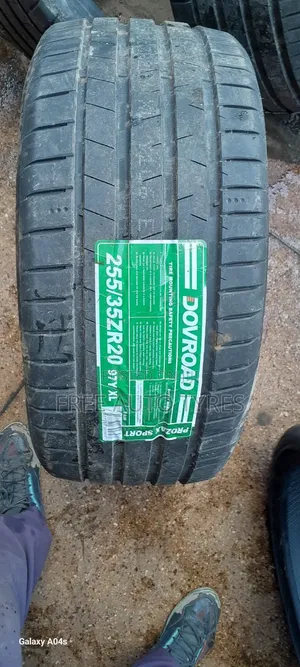 255 35r20 Dovroad