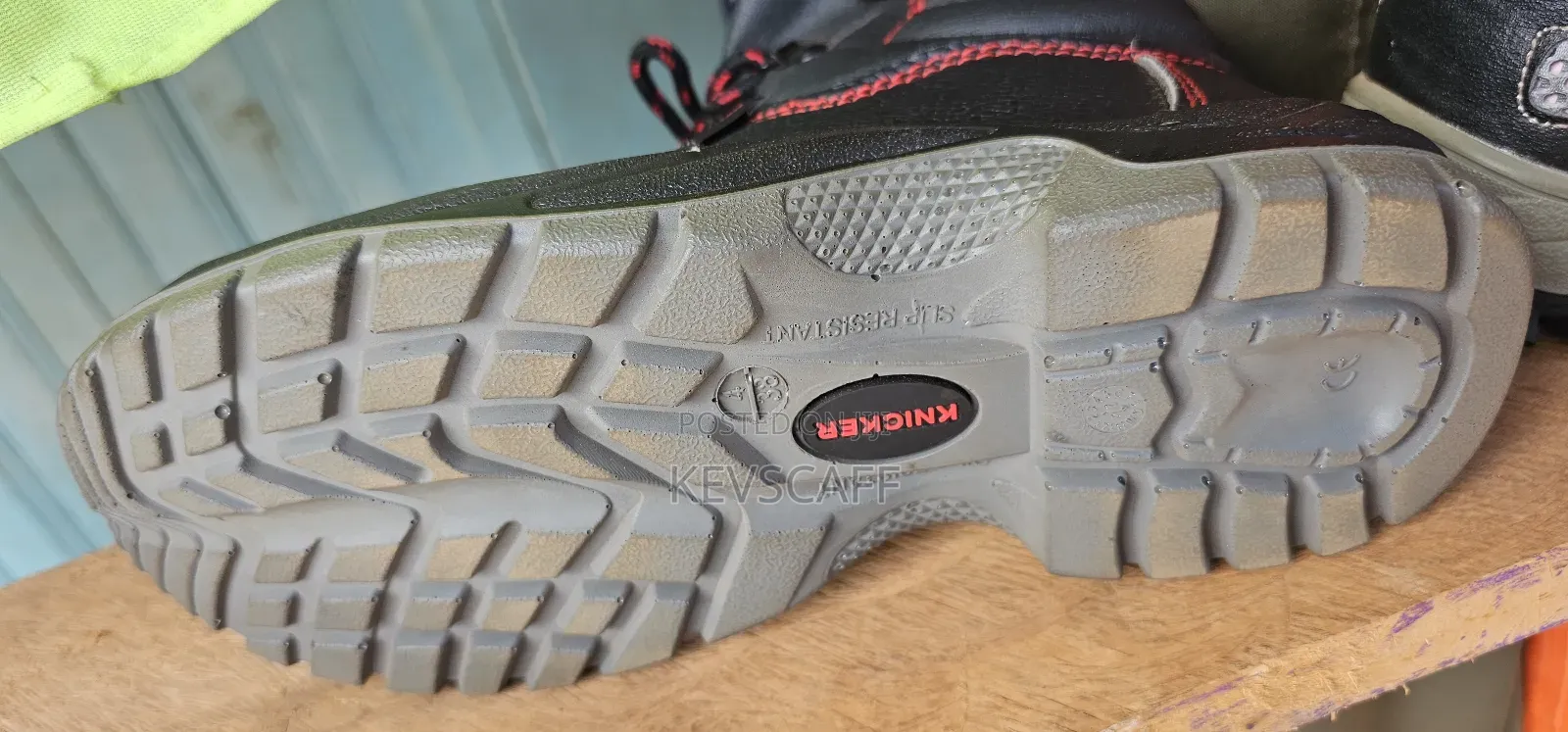 Knicker Safety Shoes