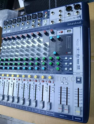 Soundcraft Signature 12 Channel Mixer