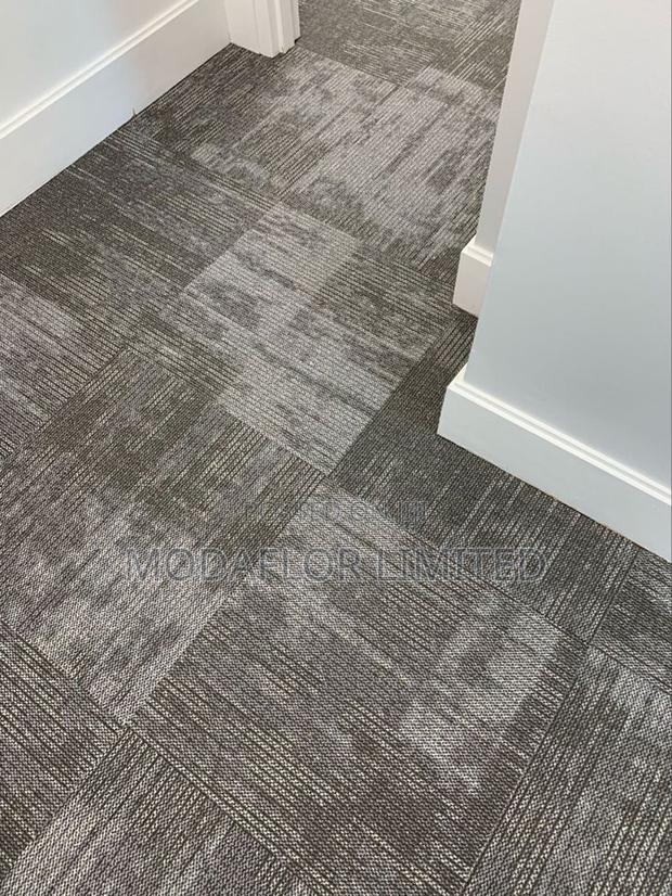 Modern Carpet Tiles for Workspaces