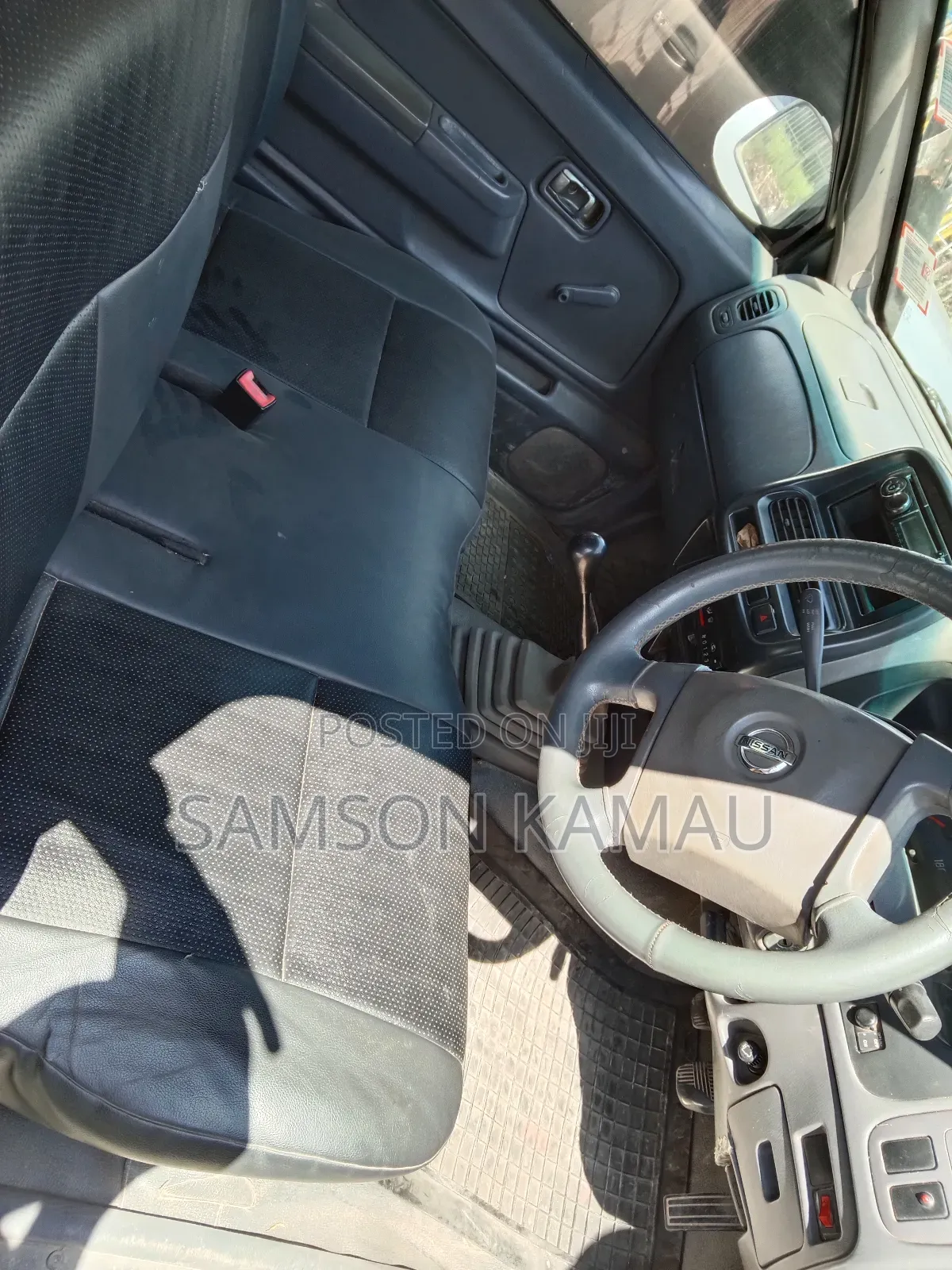 Nissan Hardbody 2013 Beige