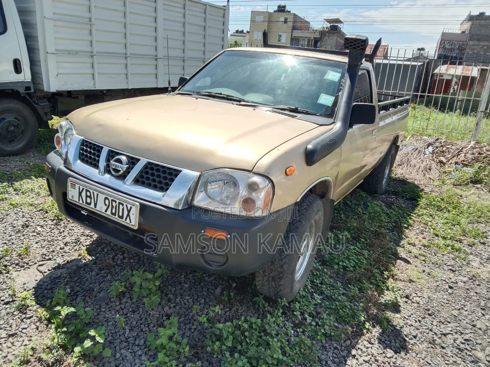 Nissan Hardbody 2013 Beige