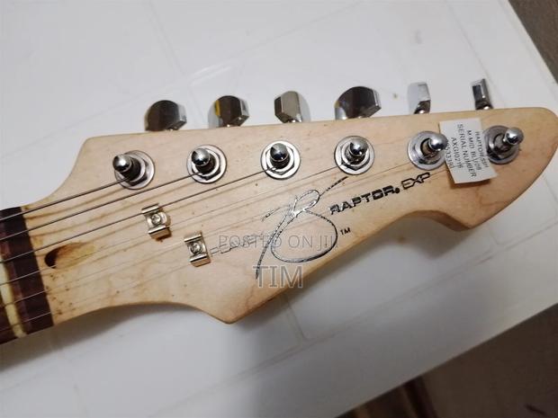 Peavy Raptor Electric Guitar - Excellent Condition ( Never Used) - thumbnail 2
