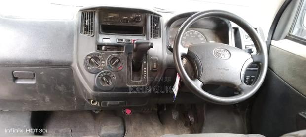 Toyota Regius 2012 White - thumbnail 7
