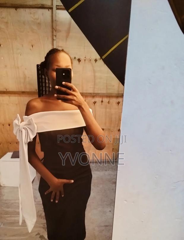 Fitted Dress With a Side Bow - thumbnail 2