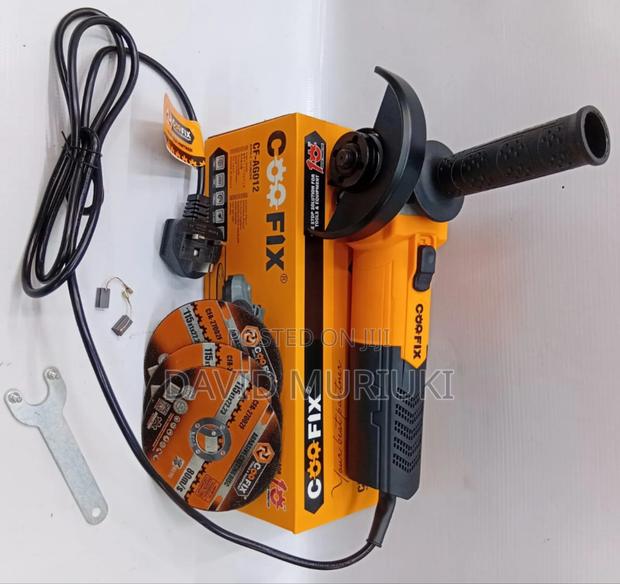 Coofix. 4.5 Grinder With Three
Cutting Discs