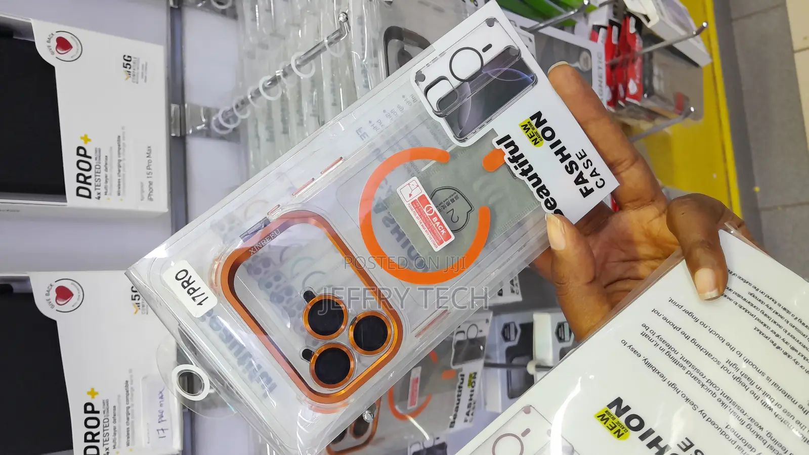 Minio Dual-Color Clear iPhone 17 Pro Magsafe Case With Lens Stand