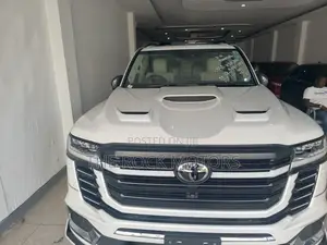 Toyota Land Cruiser 2024 White