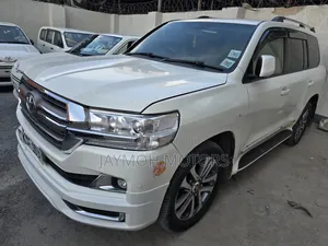 Toyota Land Cruiser 2012 White