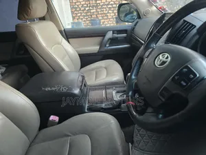 Toyota Land Cruiser 2012 White