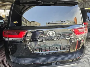 Toyota Land Cruiser 2023 Black