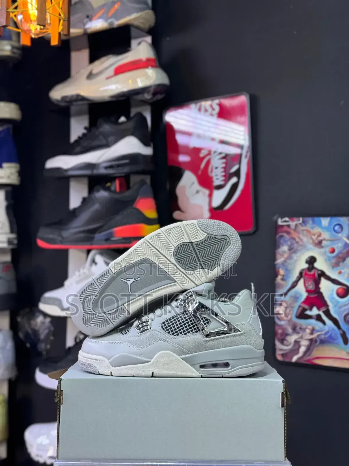 Air Jordan 4 Frozen Moment