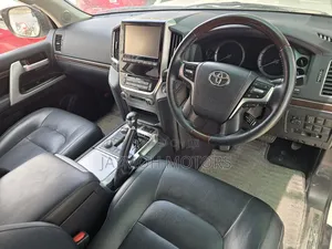 Toyota Land Cruiser 2018  White 