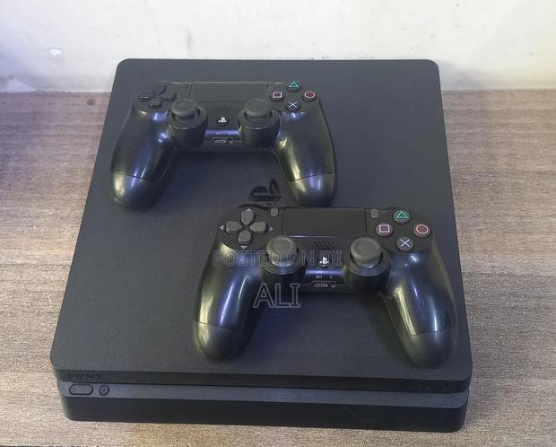 Ps4 Slim With 2 Original Controllers Plus Free Game - main view