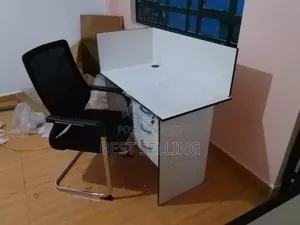 White One Way Working Station