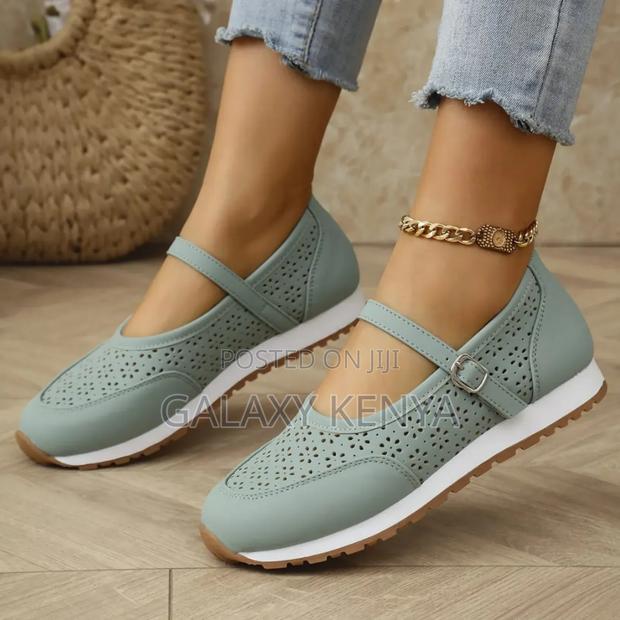 Breathable Ladies Shoe - thumbnail 2