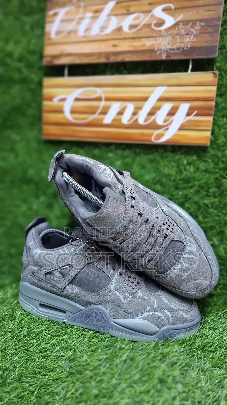 Air Jordan 4 Kaws Glow in the Dark