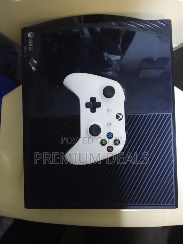 Xbox One With Games and One Controller. - thumbnail 2
