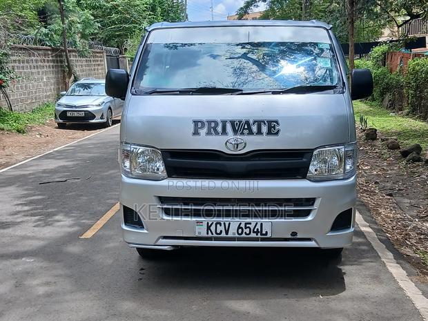 Toyota HiAce 2012 Silver