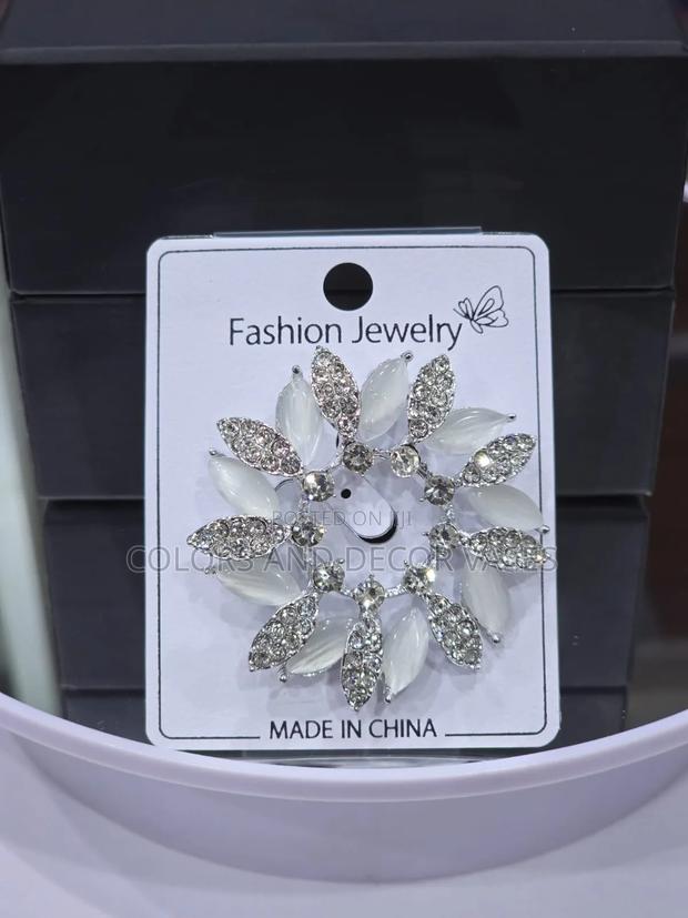 Beautiful Pieces Brooches Silver - thumbnail 2