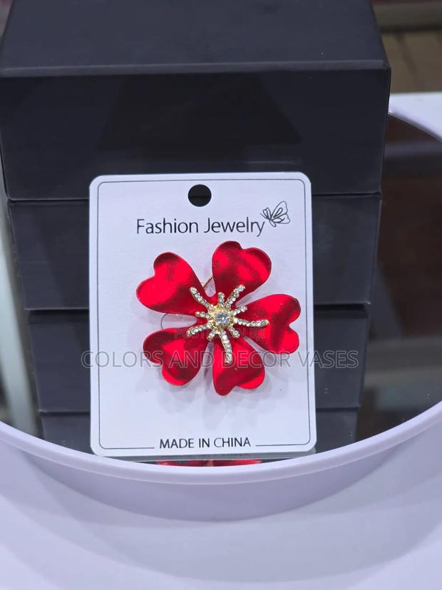 Classy Flowery Brooches - main view