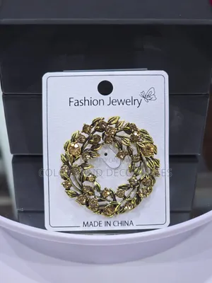 Brooches Gold and Silver Round Shape