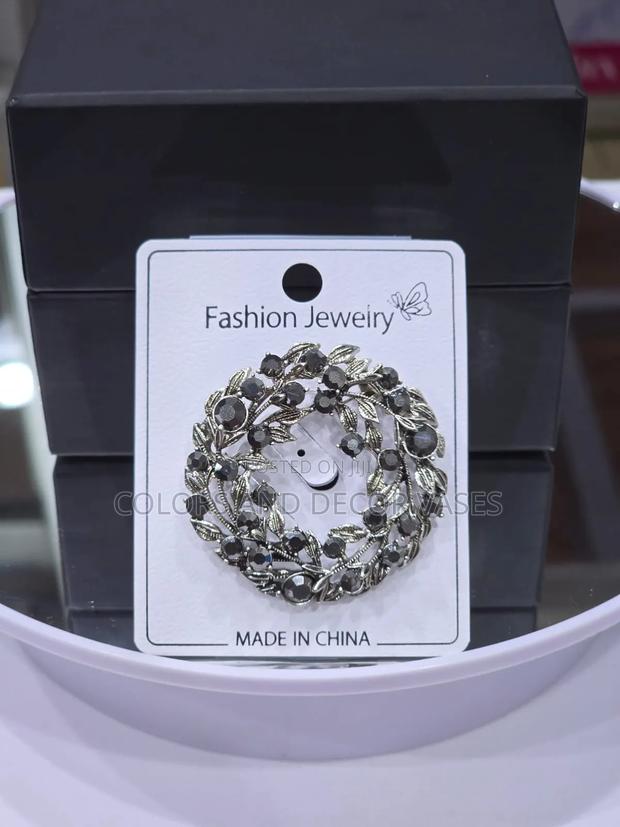 Brooches Gold and Silver Round Shape - thumbnail 2