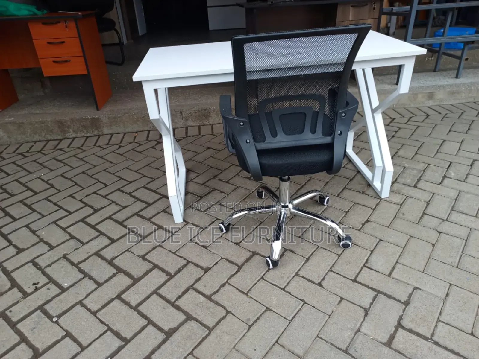 Executive White Table With Mesh Adjustable Chair