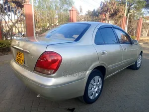 Nissan Bluebird 2005 Gold