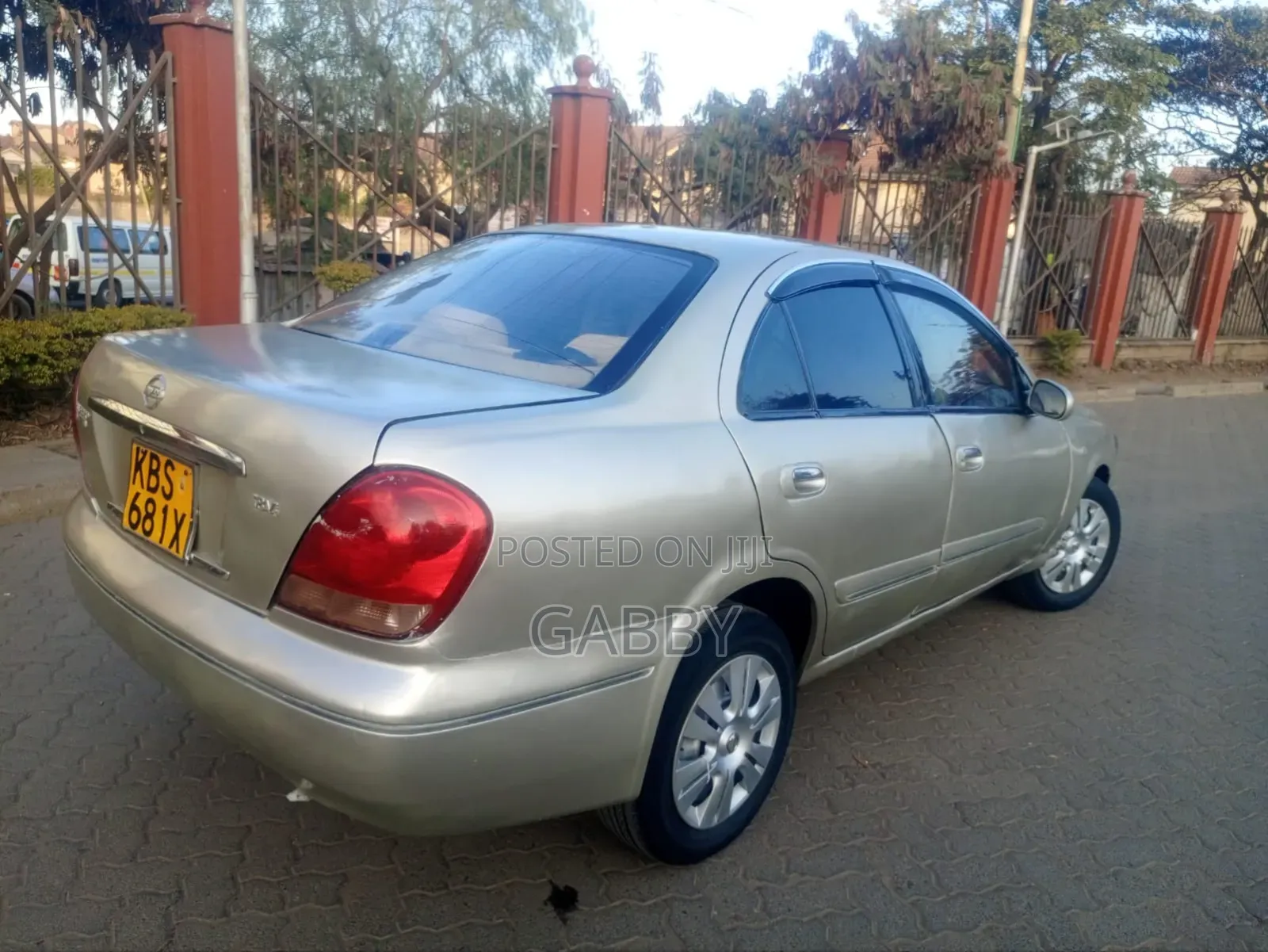 Nissan Bluebird 2005 Gold