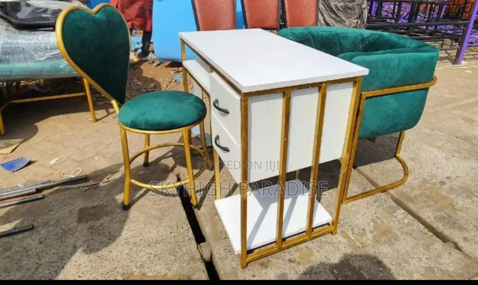 Saloon Chair and Table