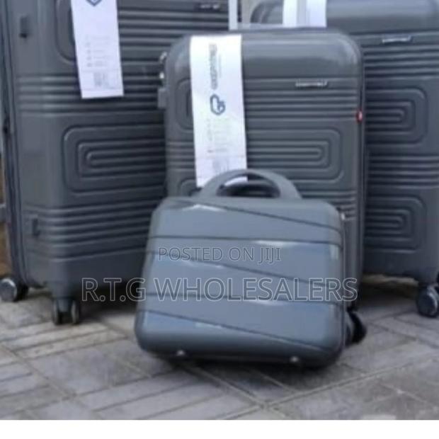 Unbreakable Medium Rubber Suitcase – Durable Travel Gear - main view