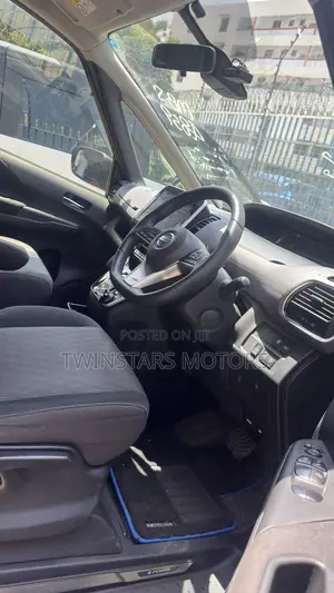 Nissan Serena 2019 Orange