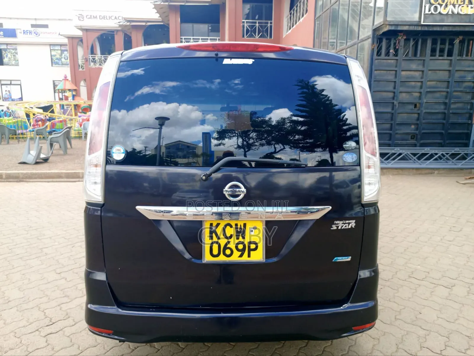 Nissan Serena 2011 Purple