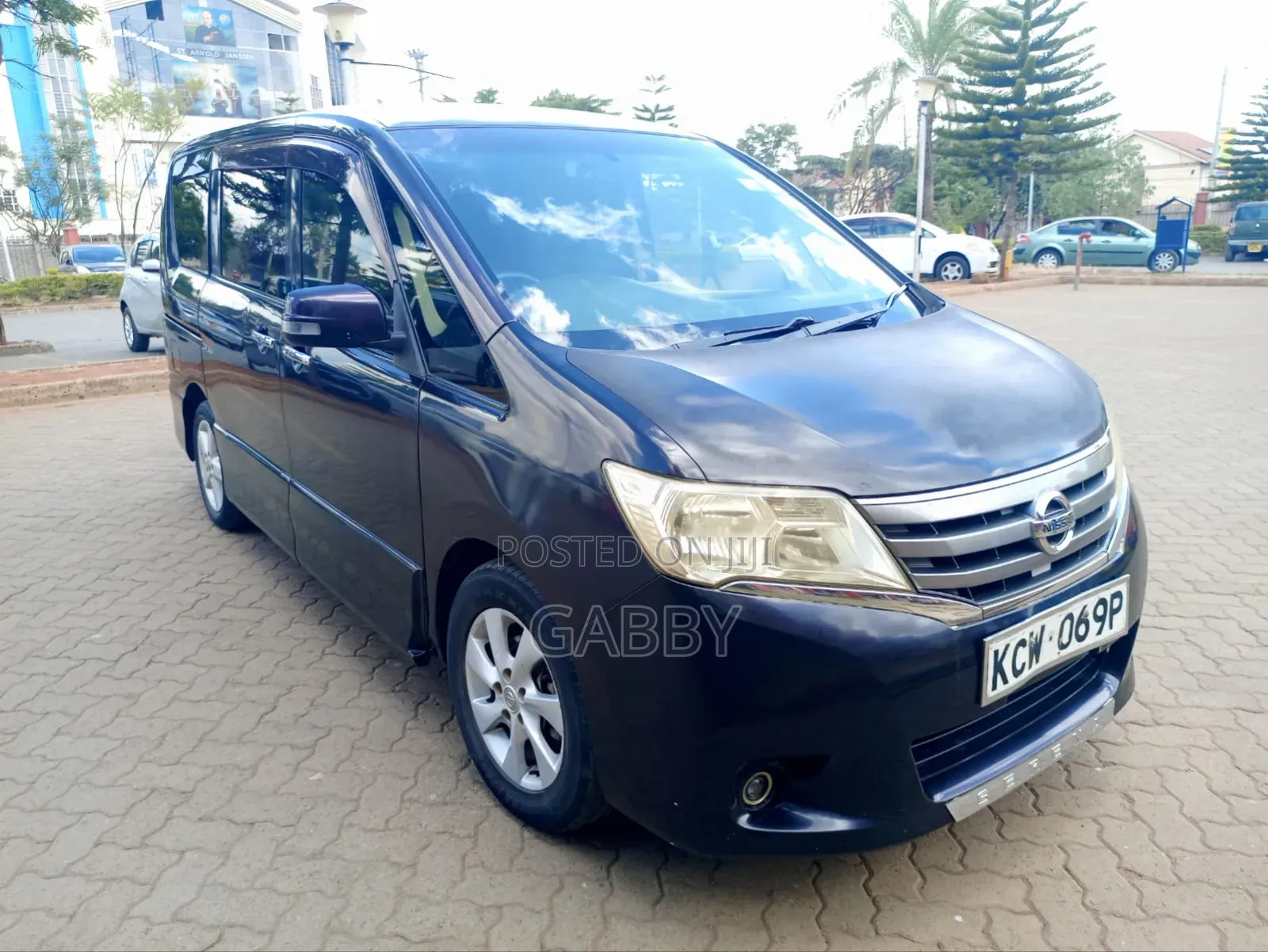 Nissan Serena 2011 Purple