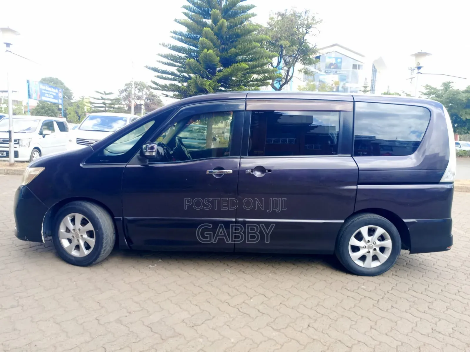 Nissan Serena 2011 Purple