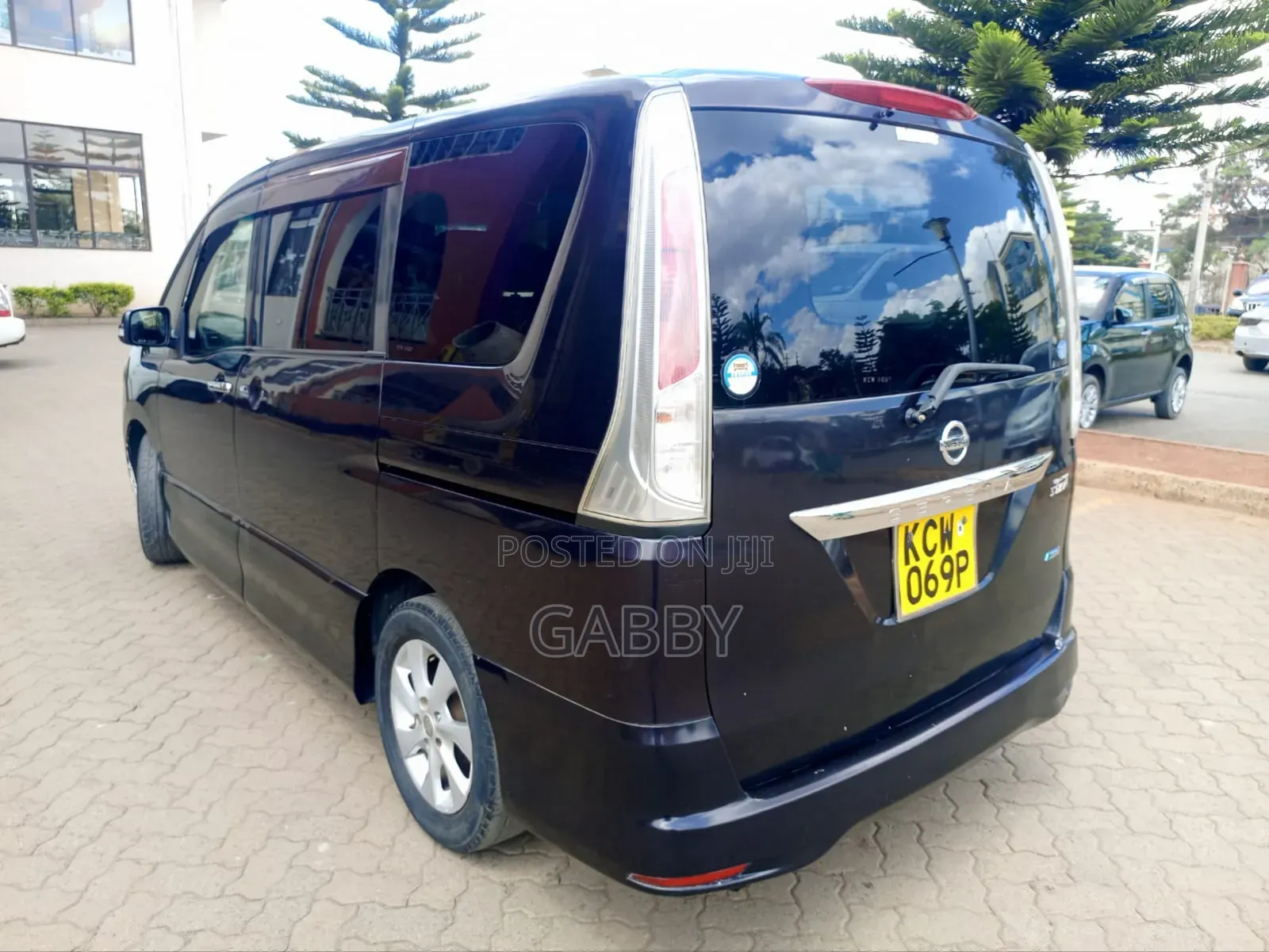 Nissan Serena 2011 Purple