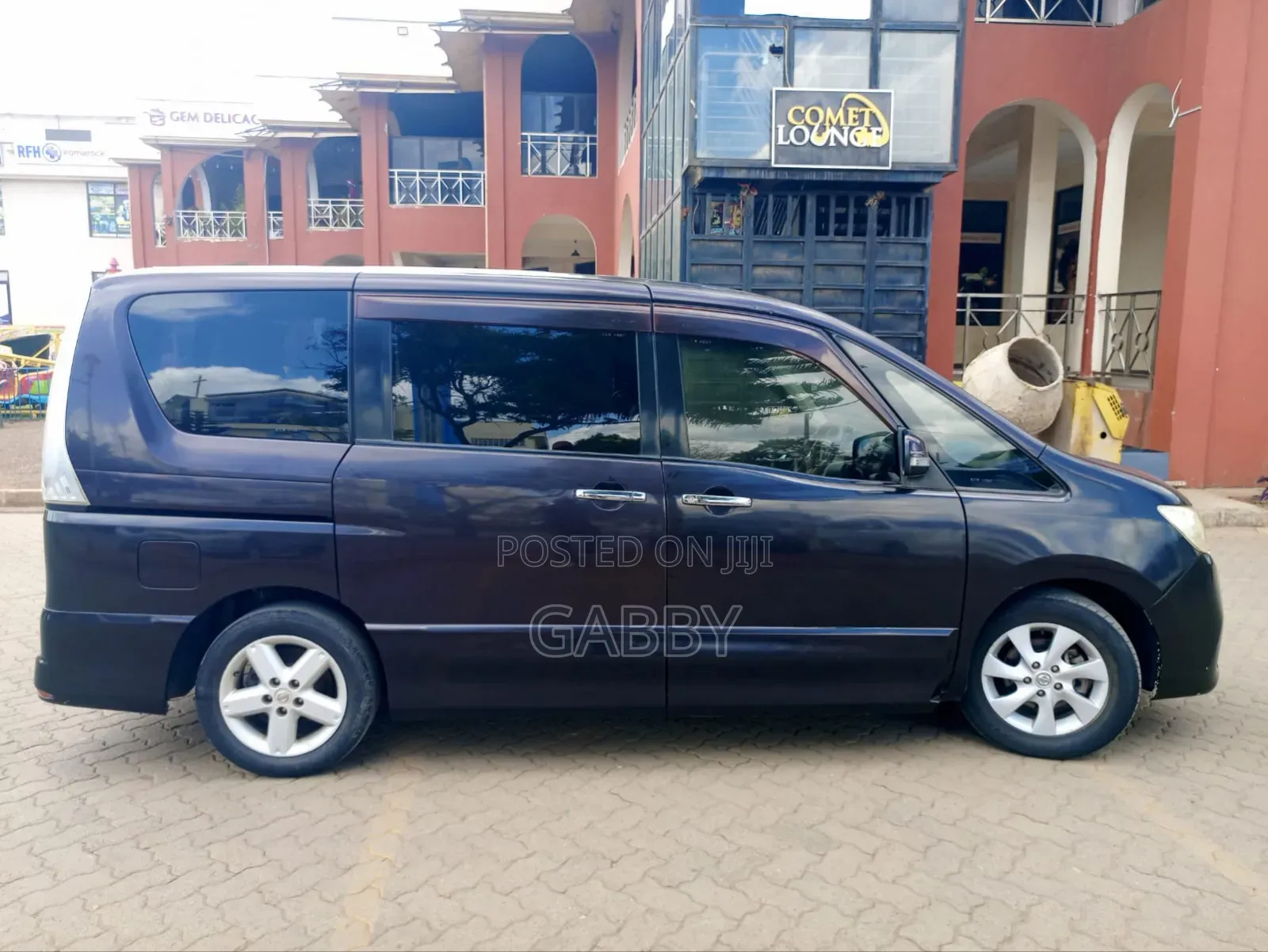 Nissan Serena 2011 Purple