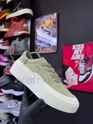 Adidas Labcourt.
