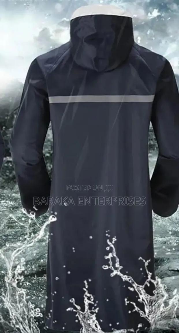 *Adult Raincoat With Cap - thumbnail 2