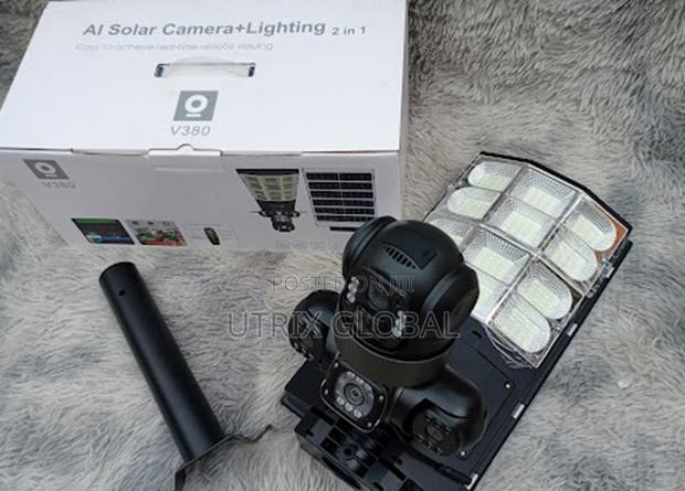 V380 Outdoor 4g Solar Cctv With Floodlight