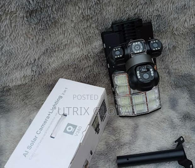 V380 Outdoor Solar 4g Camera With Led Light