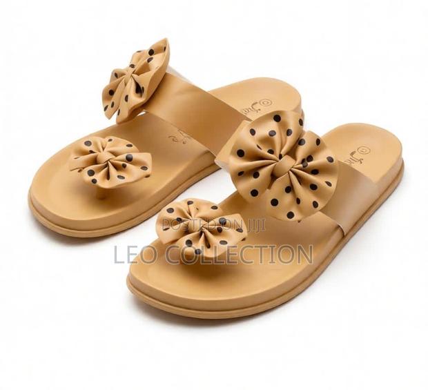 Women Black Flat Slide Sandals With Polka Dot Bow - thumbnail 3