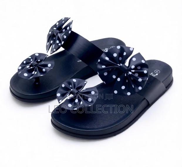 Women Black Flat Slide Sandals With Polka Dot Bow - thumbnail 4