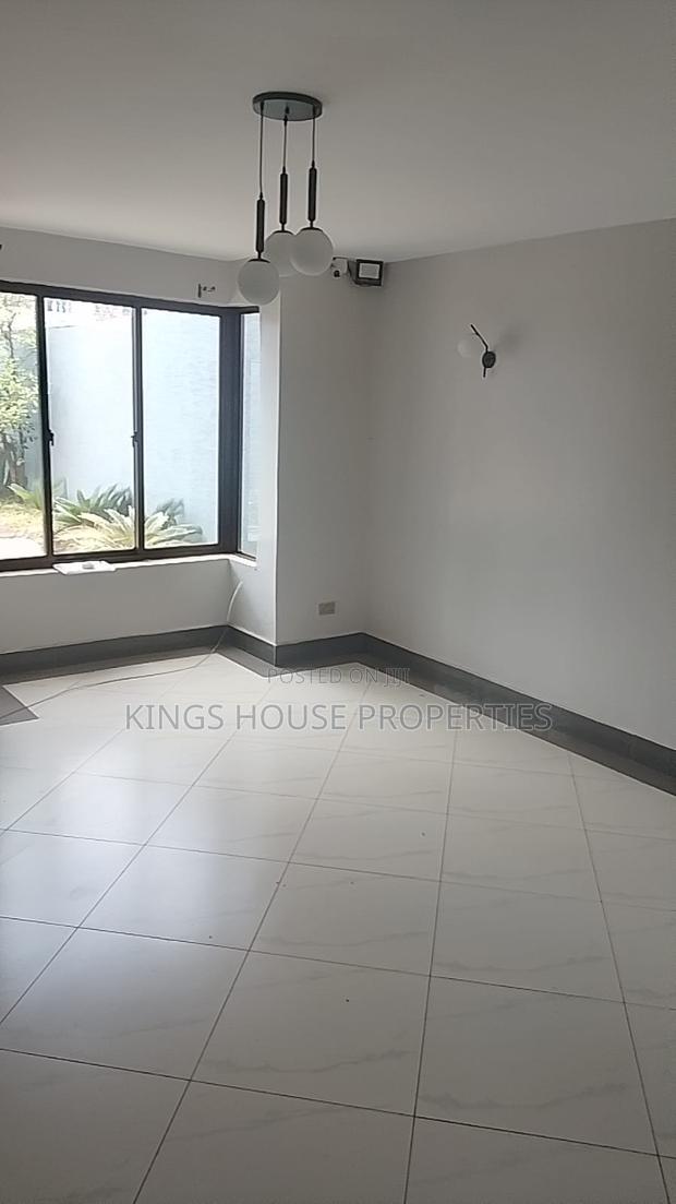 4bdrm Mansion in Membley for sale